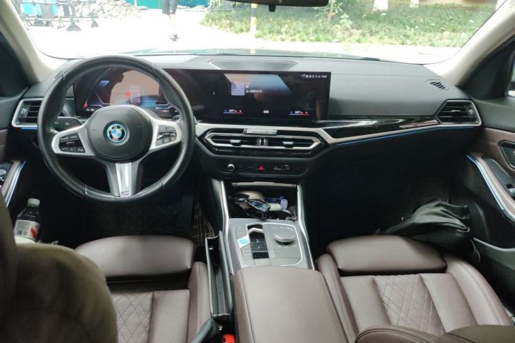 Used BMW i3 2022 eDrive 35 L Center Console