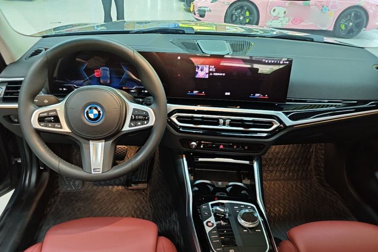 Used BMW i3 2022 eDrive 35 L Center Console