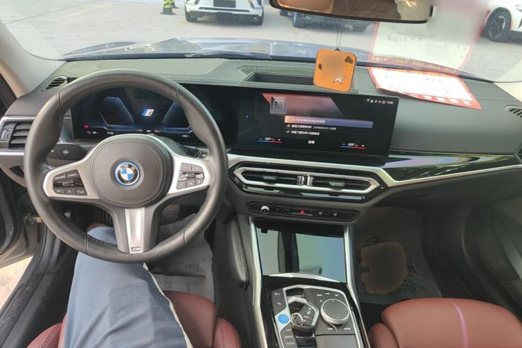 Used BMW i3 2022 eDrive 35 L Center Console