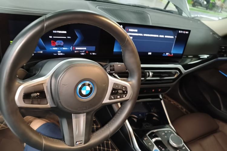 Used BMW i3 2022 eDrive 35 L Center Console
