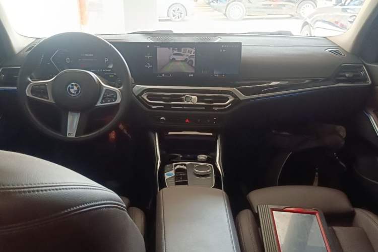 Used BMW i3 2022 eDrive 35 L Center Console