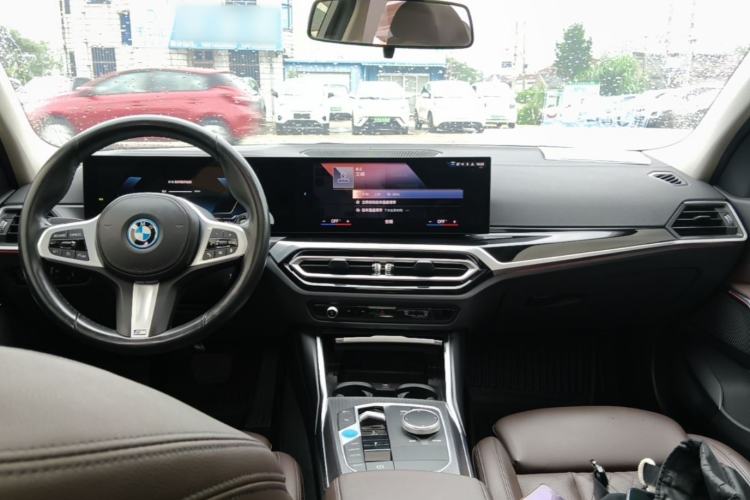 Used BMW i3 2022 eDrive 35 L Center Console