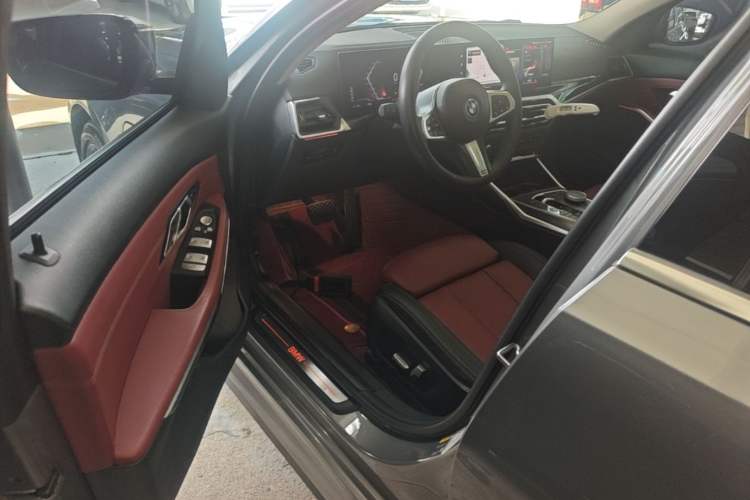 Used BMW i3 2022 eDrive 35 L Driver Seat