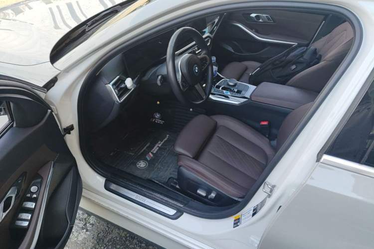 Used BMW i3 2022 eDrive 35 L Driver Seat