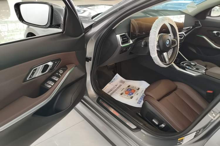 Used BMW i3 2022 eDrive 35 L Driver Seat