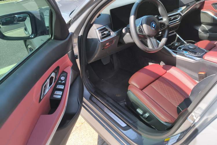 Used BMW i3 2022 eDrive 35 L Driver Seat