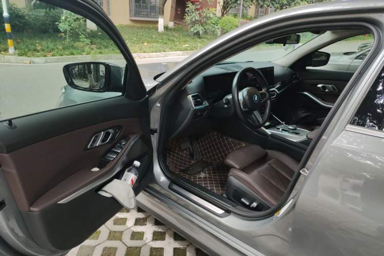 Used BMW i3 2022 eDrive 35 L Driver Seat