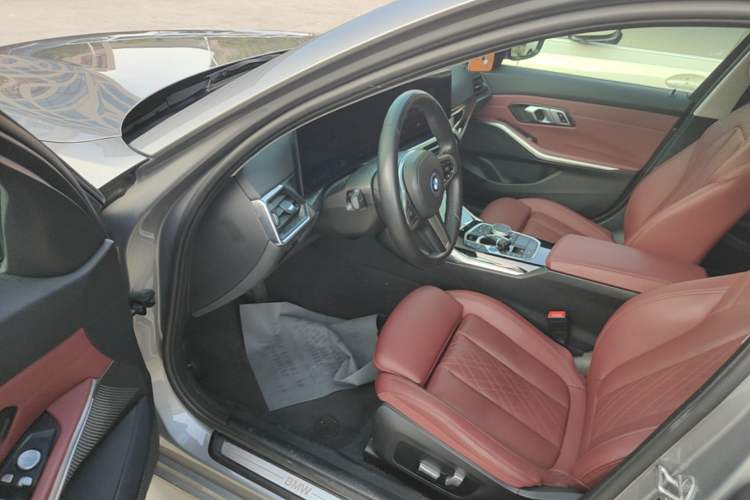 Used BMW i3 2022 eDrive 35 L Driver Seat