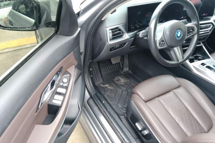 Used BMW i3 2022 eDrive 35 L Driver Seat