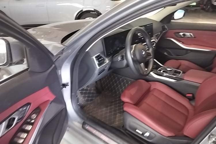 Used BMW i3 2022 eDrive 35 L Driver Seat