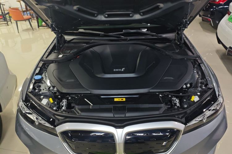 Used BMW i3 2022 eDrive 35 L Engine Bay