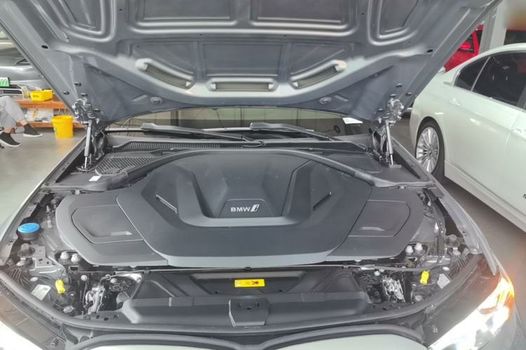 Used BMW i3 2022 eDrive 35 L Engine Bay