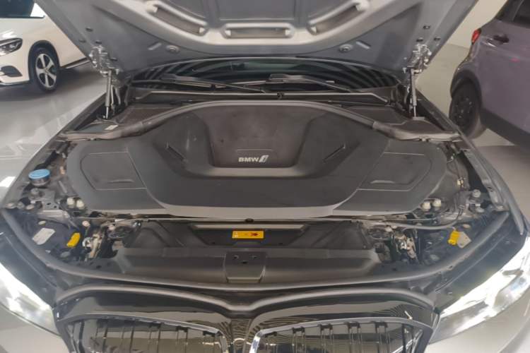 Used BMW i3 2022 eDrive 35 L Engine Bay
