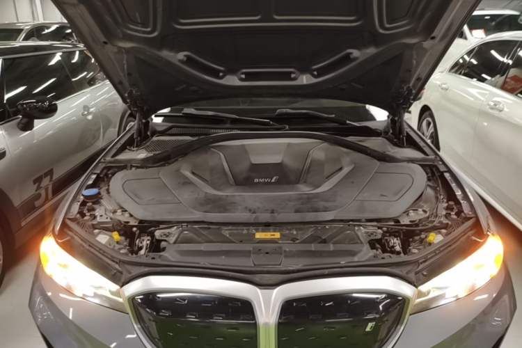 Used BMW i3 2022 eDrive 35 L Engine Bay