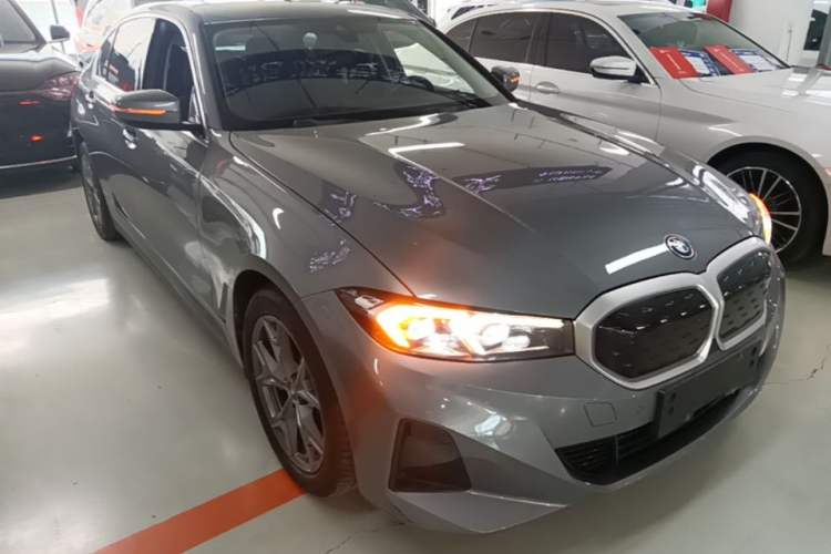 Used BMW i3 2022 eDrive 35 L Front Right 45 Deg
