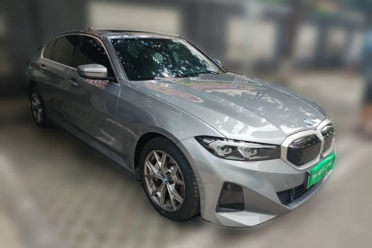 Used BMW i3 2022 eDrive 35 L Front Right 45 Deg