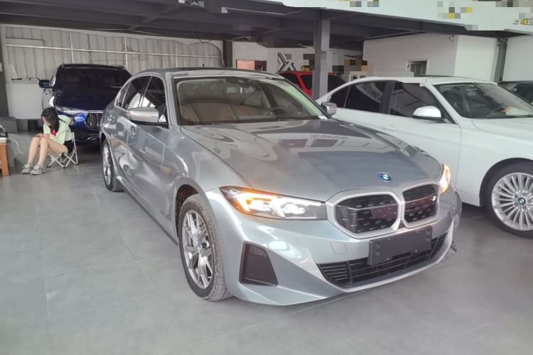 Used BMW i3 2022 eDrive 35 L Front Right 45 Deg