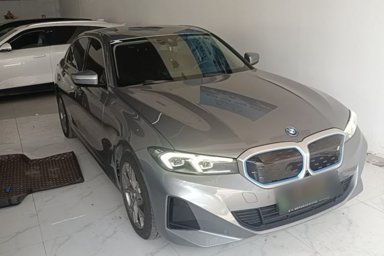 Used BMW i3 2022 eDrive 35 L Front Right 45 Deg