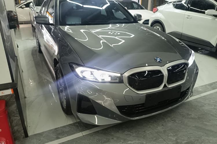 Used BMW i3 2022 eDrive 35 L Front Right 45 Deg