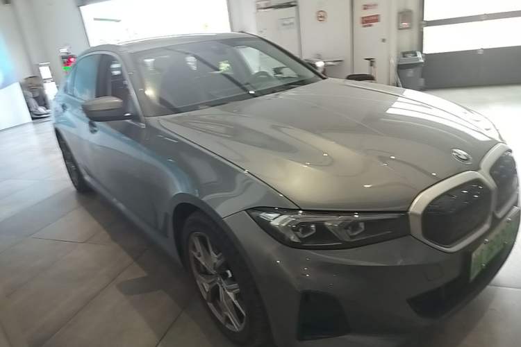 Used BMW i3 2022 eDrive 35 L Front Right 45 Deg