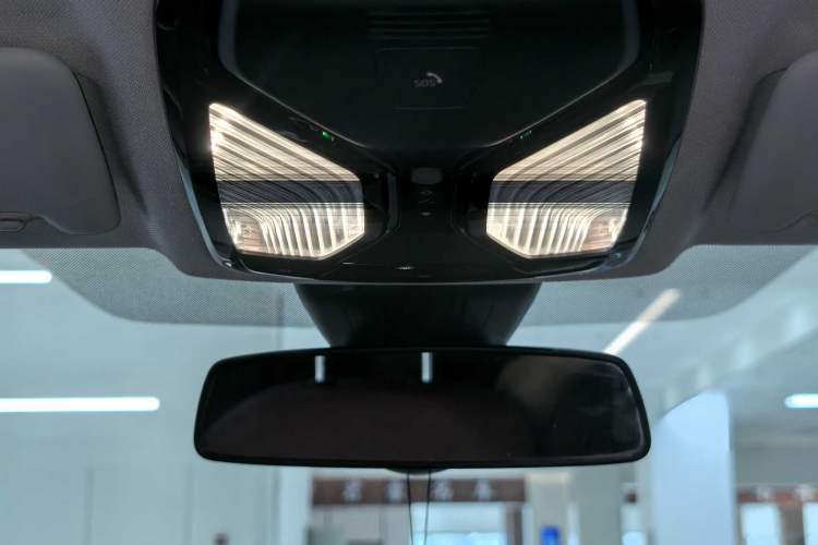 Used BMW i3 2022 eDrive 35 L Interior 10
