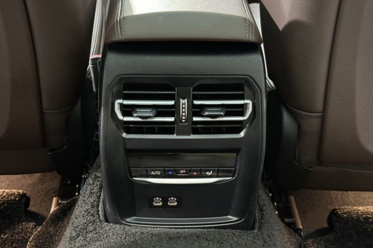 Used BMW i3 2022 eDrive 35 L Interior 4