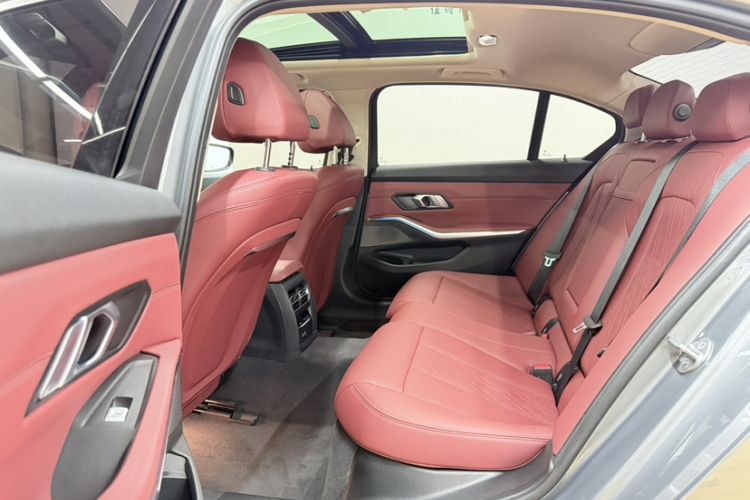 Used BMW i3 2022 eDrive 35 L Interior 4