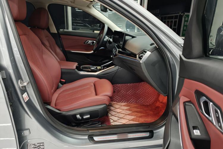Used BMW i3 2022 eDrive 35 L Interior 5