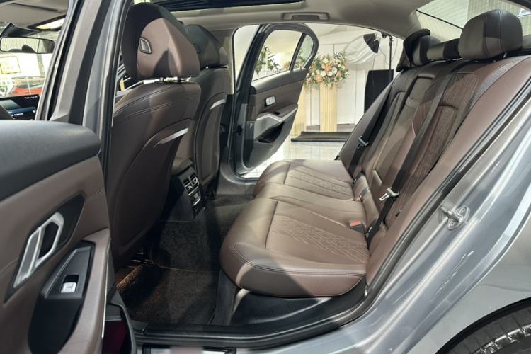 Used BMW i3 2022 eDrive 35 L Interior 5