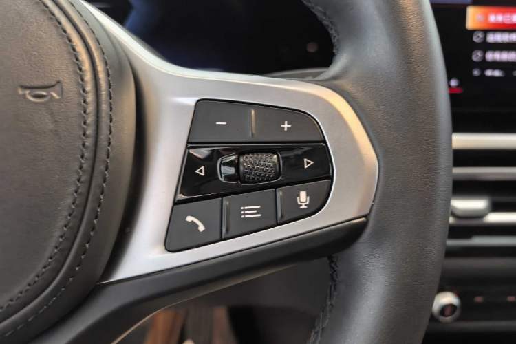 Used BMW i3 2022 eDrive 35 L Interior 8