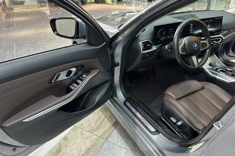 Used BMW i3 2022 eDrive 35 L Interior 8