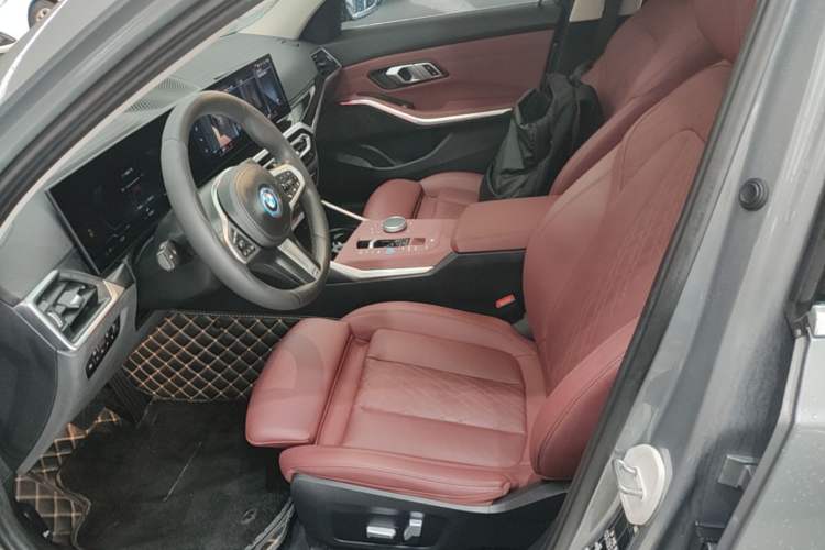 Used BMW i3 2022 eDrive 35 L Left Front Seat