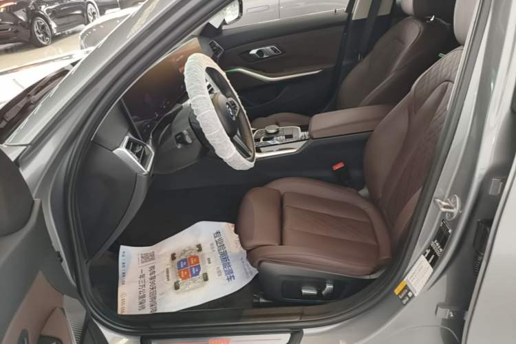 Used BMW i3 2022 eDrive 35 L Left Front Seat