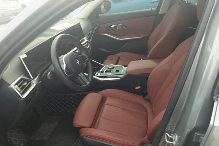 Used BMW i3 2022 eDrive 35 L Left Front Seat