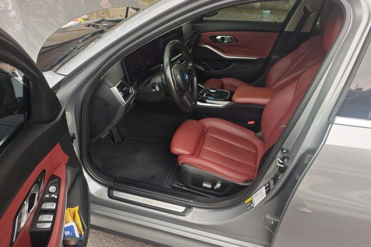 Used BMW i3 2022 eDrive 35 L Left Front Seat