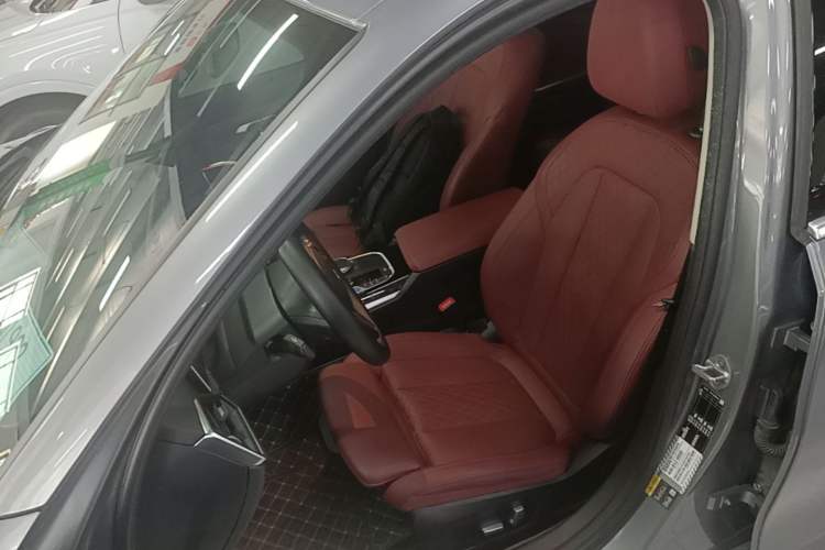 Used BMW i3 2022 eDrive 35 L Left Front Seat