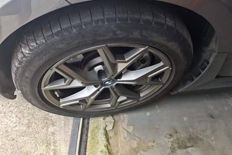 Used BMW i3 2022 eDrive 35 L Left Front Wheel Hub