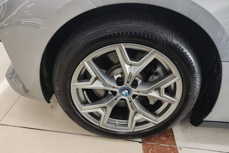 Used BMW i3 2022 eDrive 35 L Left Front Wheel Hub