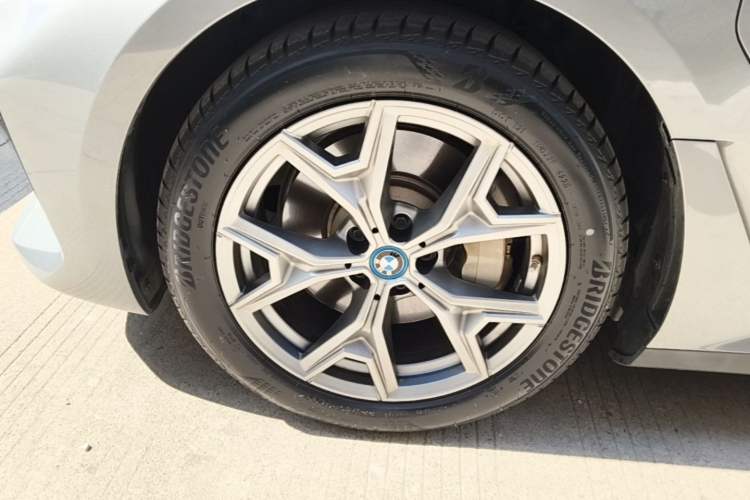 Used BMW i3 2022 eDrive 35 L Left Front Wheel Hub