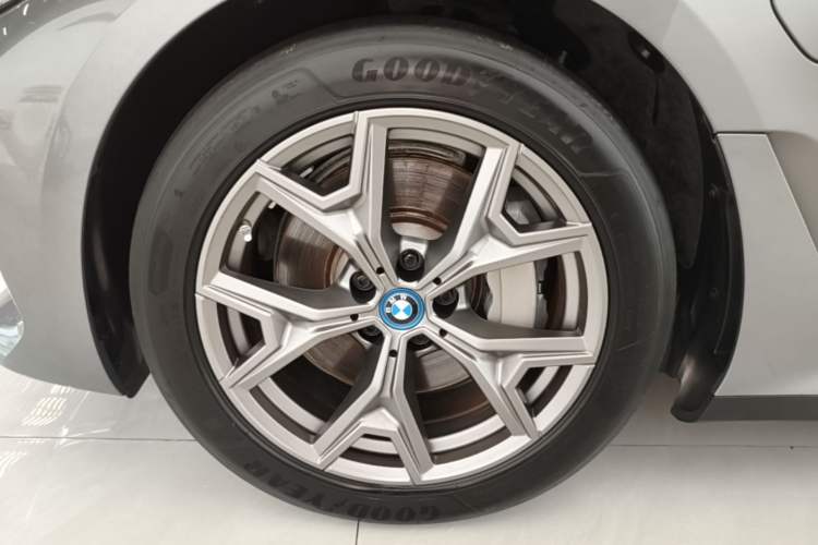 Used BMW i3 2022 eDrive 35 L Left Front Wheel Hub