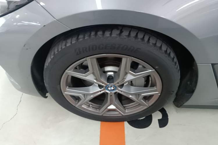 Used BMW i3 2022 eDrive 35 L Left Front Wheel Hub
