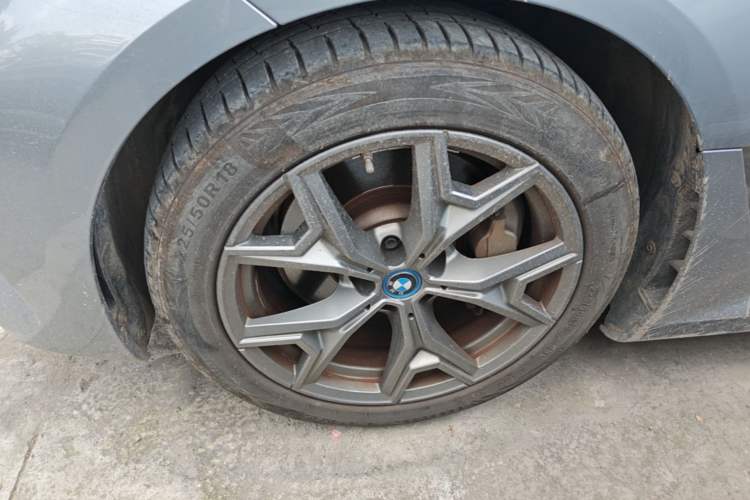 Used BMW i3 2022 eDrive 35 L Left Front Wheel Hub