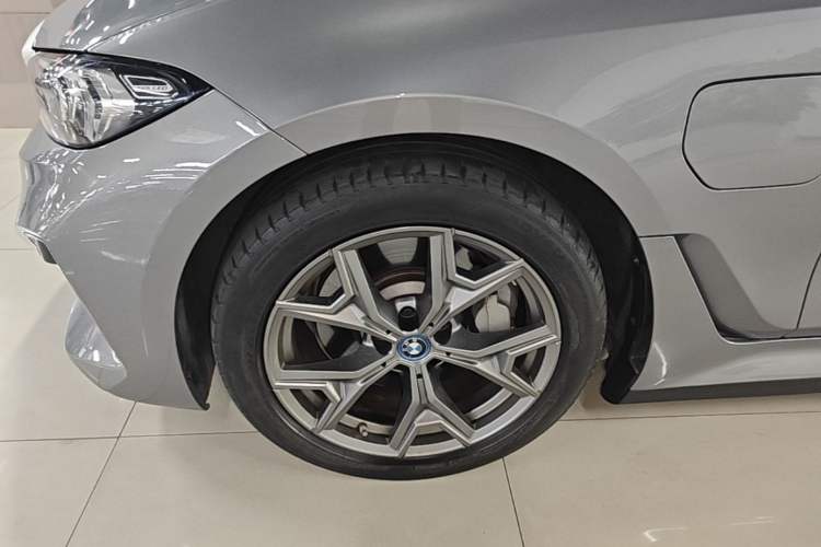 Used BMW i3 2022 eDrive 35 L Left Front Wheel Hub