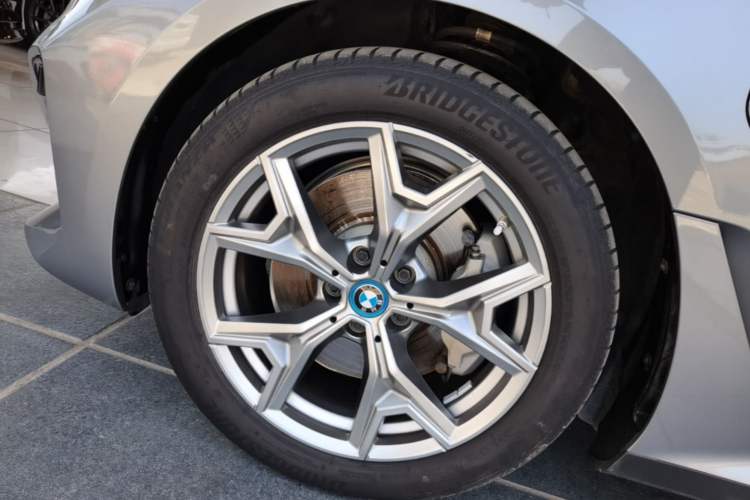 Used BMW i3 2022 eDrive 35 L Left Front Wheel Hub