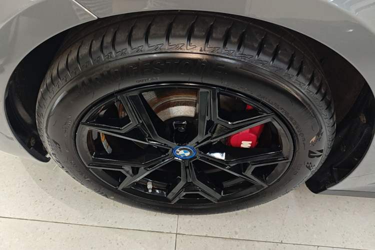 Used BMW i3 2022 eDrive 35 L Left Front Wheel Hub