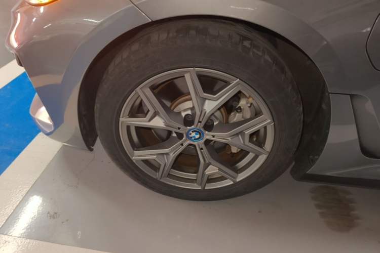 Used BMW i3 2022 eDrive 35 L Left Front Wheel Hub