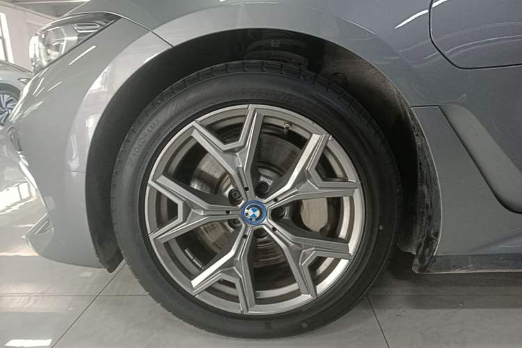 Used BMW i3 2022 eDrive 35 L Left Front Wheel Hub