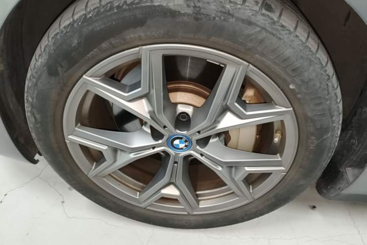 Used BMW i3 2022 eDrive 35 L Left Front Wheel Hub