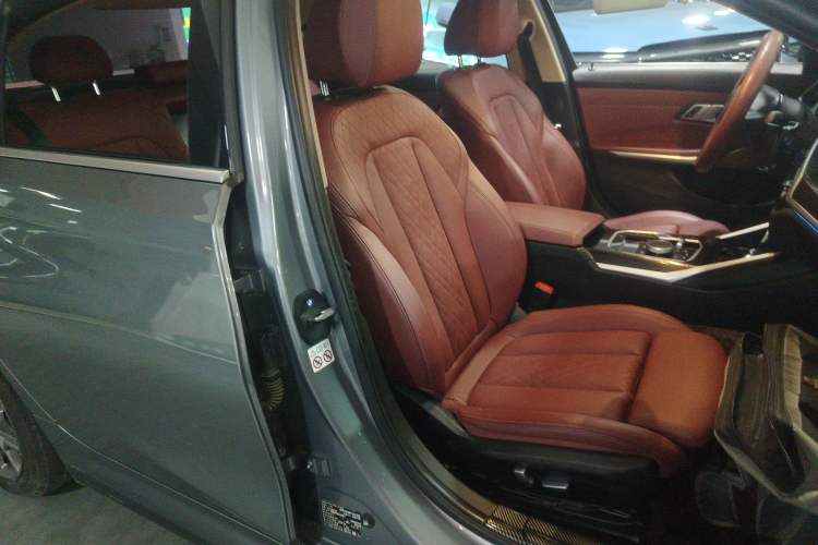 Used BMW i3 2022 eDrive 35 L Right Front Seat