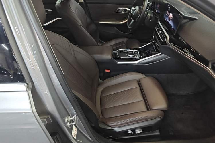 Used BMW i3 2022 eDrive 35 L Right Front Seat